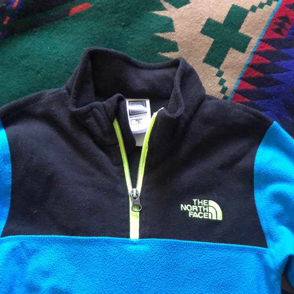 Boys XS 6 light fleece North Face pullover
